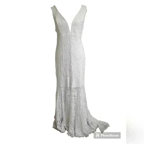 Nwt Lulu's lace fully lined wedding gown - Picture 1 of 8